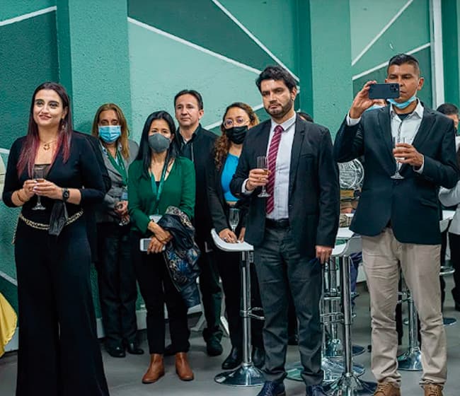 Evento de reconocimiento a profesores y su fuerza investigativa, que se refleja en el esfuerzo de cada grupo e investigador de nuestra institución, quienes obtuvieron excelentes resultados en la Convocatoria 894 de MinCiencias. Este es sólo un paso más en el largo camino recorrido, vamos por muchos logros más.