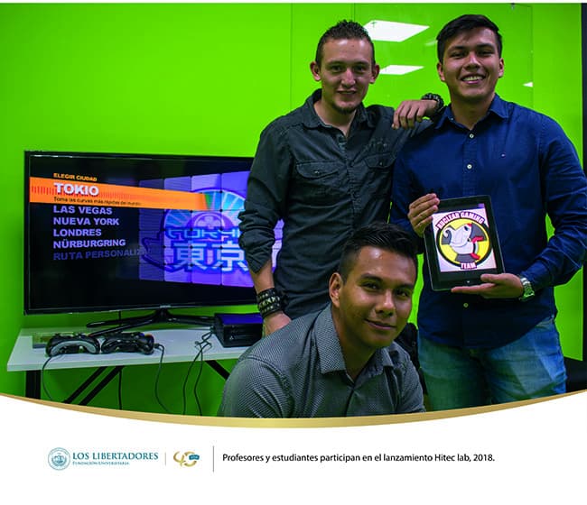 Directivos, docentes y estudiantes participan en el lanzamiento Hitec lab, 2018.