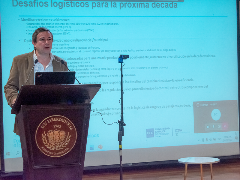 Diego Travaglino, experto internacional en cadenas de suministros, participa en el relanzamiento de la Especializacion de Logistica y Gestión de la Cadena de Suministros