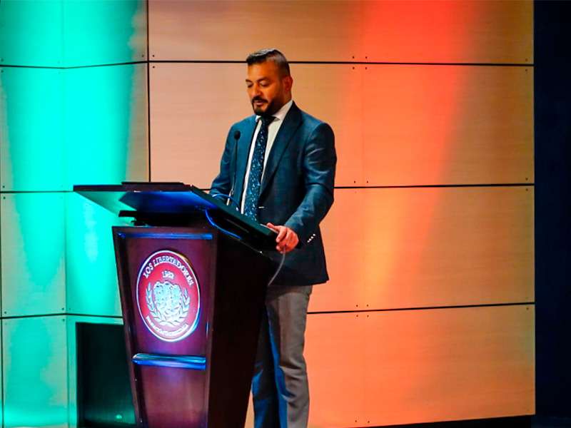 Dr. Álvaro Mercado, decano de la Facultad de Ciencias Económicas, Admistrativas y Contables