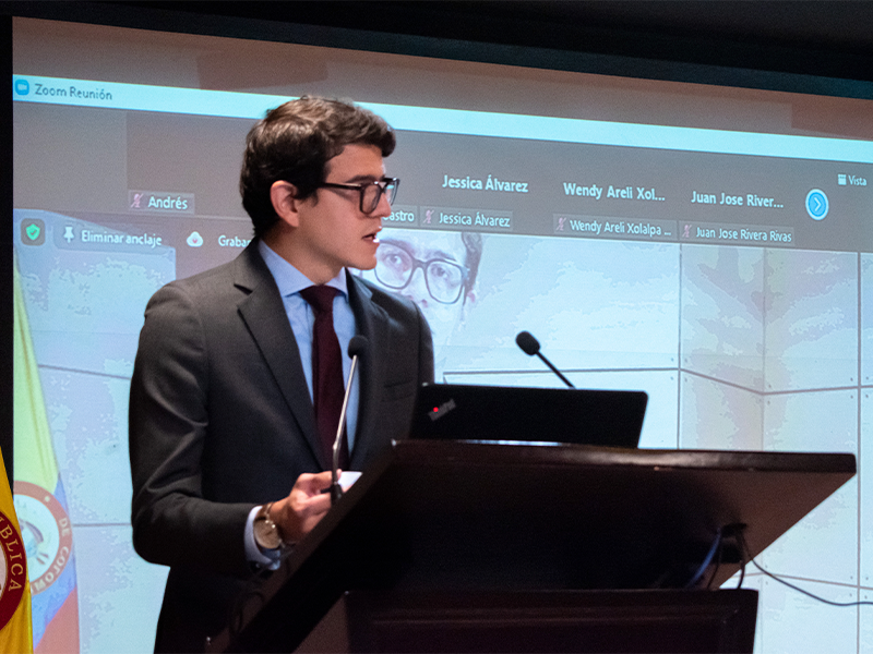 El Dr. Álvaro Pío Jaramillo, decano de la Facultad de Derecho y Ciencias Políticas